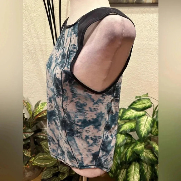 Lululemon athletica tank tops size 6 - Picture 2 of 6